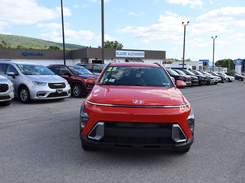 Certified 2025 Hyundai Kona SEL AWD/4WD image 9