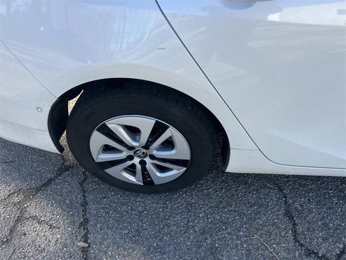 Used 2017 Toyota Prius Four image 12
