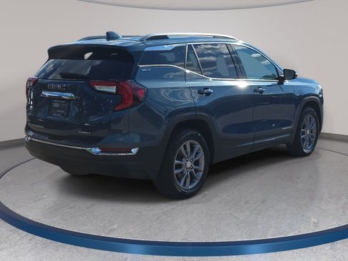 Used 2024 GMC Terrain SLT AWD/4WD image 5