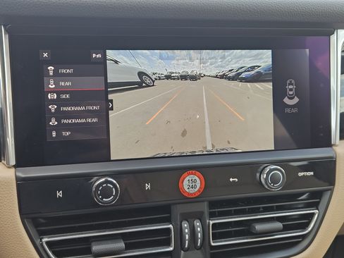 Certified 2025 Porsche Macan image 18