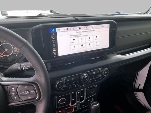 Used 2025 Jeep Gladiator Mojave AWD/4WD image 7