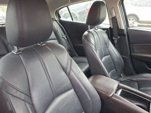Used 2018 MAZDA MAZDA3 Touring FWD image 11