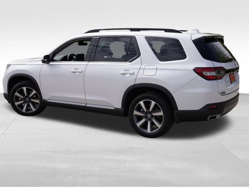 Used 2023 Honda Pilot Touring image 8