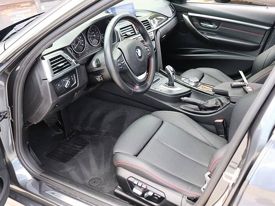 Used 2018 BMW 330i xDrive Sedan AWD/4WD image 10