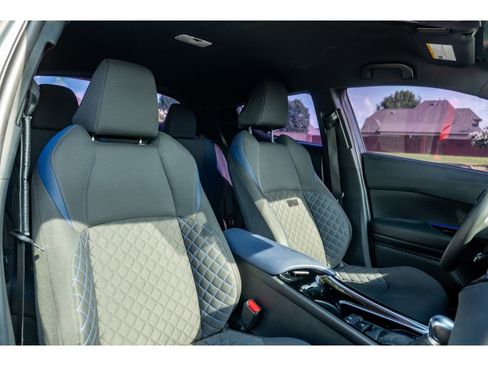 Used 2021 Toyota C-HR XLE FWD image 18