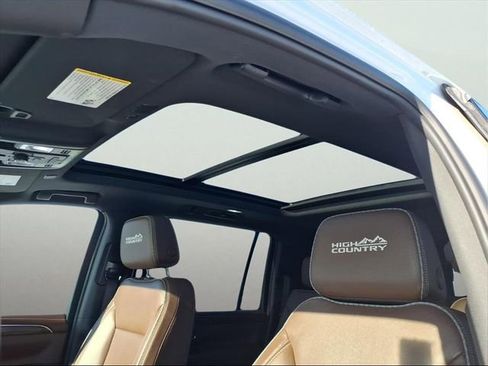 Used 2024 Chevrolet Suburban High Country image 20