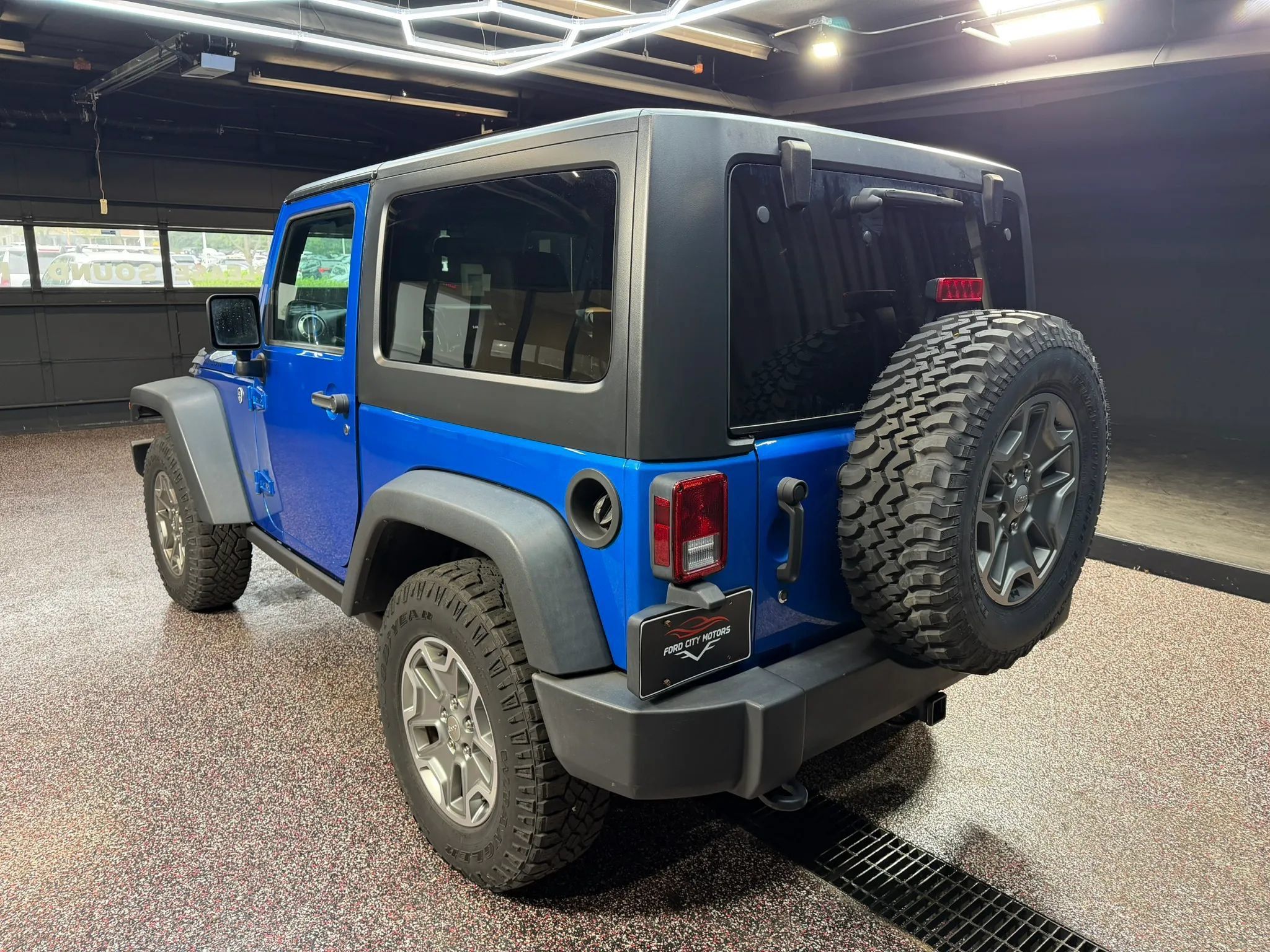 Used 2016 Jeep Wrangler Rubicon w/ Dual Top Group AWD/4WD image 6