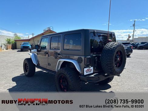 Used 2016 Jeep Wrangler Unlimited Rubicon w/ Dual Top Group AWD/4WD image 5