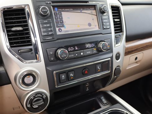 Used 2017 Nissan Titan SL AWD/4WD image 15