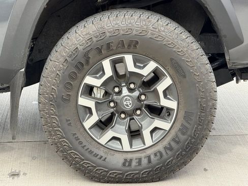 Used 2023 Toyota Tacoma TRD Off-Road w/ TRD Premium Off Road Package image 8