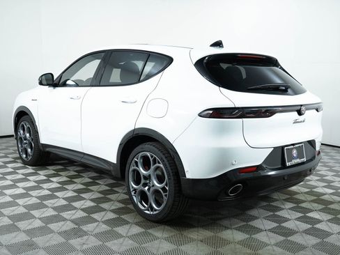 New 2024 Alfa Romeo Tonale Veloce image 8