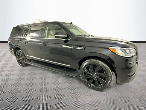 Used 2022 Lincoln Navigator L Reserve w/ Monochromatic Package image 8