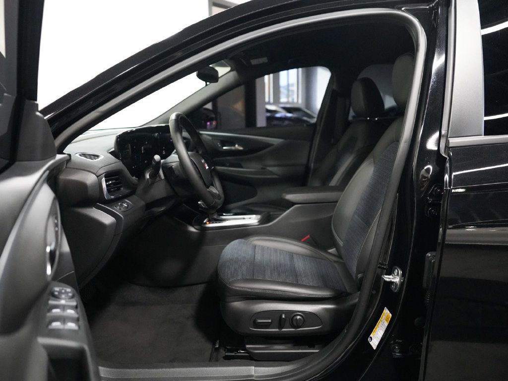 Used 2025 Buick Envista Preferred w/ Convenience I Package FWD image 28