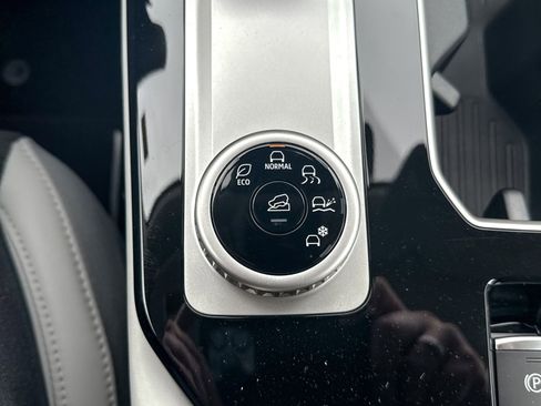 New 2025 Mitsubishi Outlander SE image 38