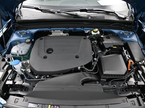 New 2025 Volvo XC40 B5 Core w/ Climate Package image 29