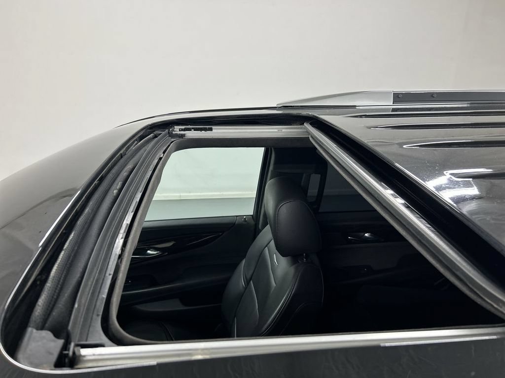 Used 2020 Cadillac Escalade Platinum AWD/4WD image 19