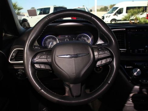 Used 2023 Chrysler Pacifica Touring-L w/ Uconnect Theater Family Group FWD image 16
