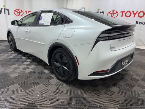 Used 2025 Toyota Prius Plug-In Hybrid FWD image 5