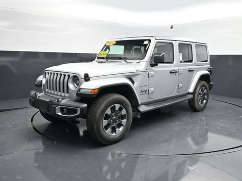 Used 2023 Jeep Wrangler Unlimited Sahara w/ LED Lighting Group AWD/4WD image 4