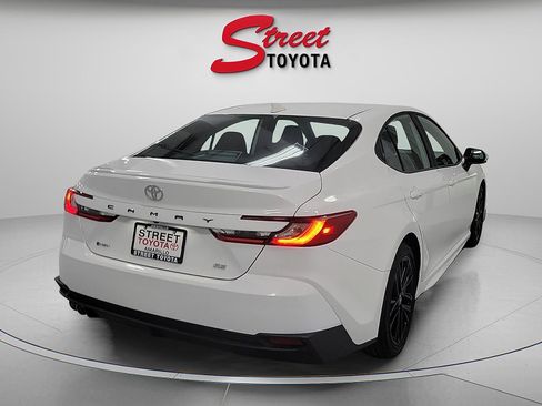 Certified 2025 Toyota Camry SE image 4