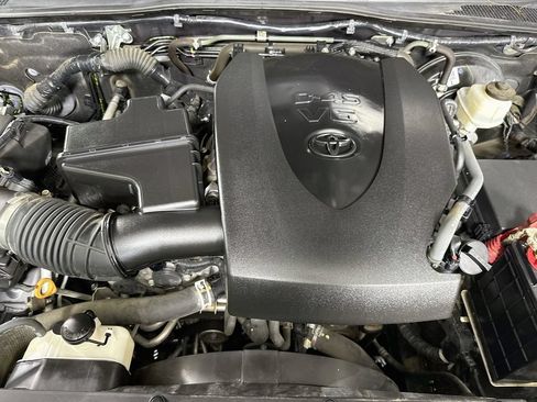 Used 2019 Toyota Tacoma SR5 RWD image 32