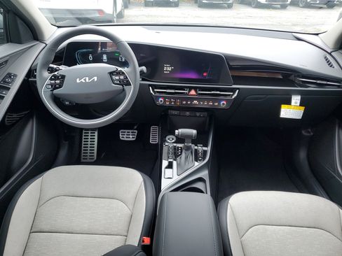 New 2025 Kia Niro SX Touring image 18
