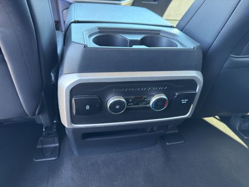 Used 2024 Ford Expedition XLT image 27
