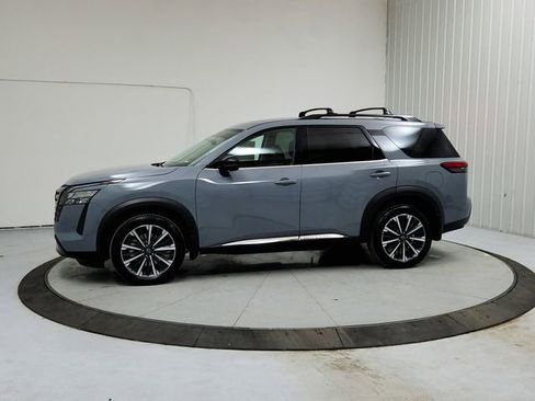 New 2026 Nissan Pathfinder Platinum image 4