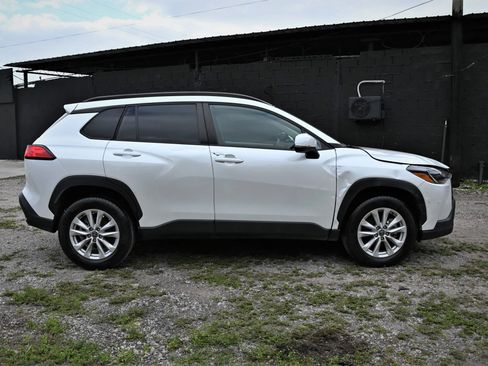 Used 2022 Toyota Corolla Cross LE image 7