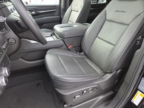 Used 2024 GMC Yukon Denali AWD/4WD image 37
