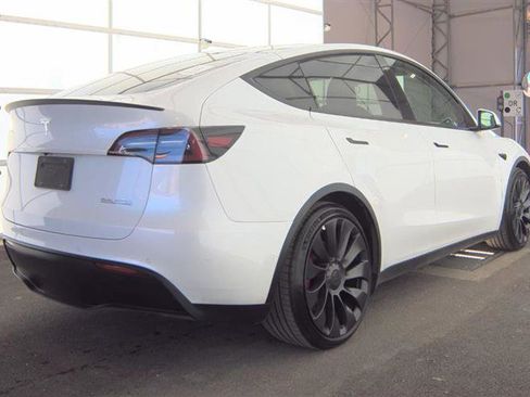 Used 2022 Tesla Model Y Performance image 9