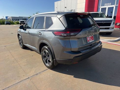 Used 2024 Nissan Rogue SV w/ SV Premium Package FWD image 3