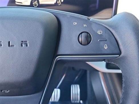 Used 2022 Tesla Model X image 22