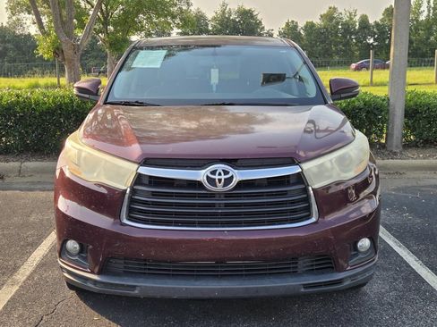 Used 2014 Toyota Highlander Plus FWD image 2