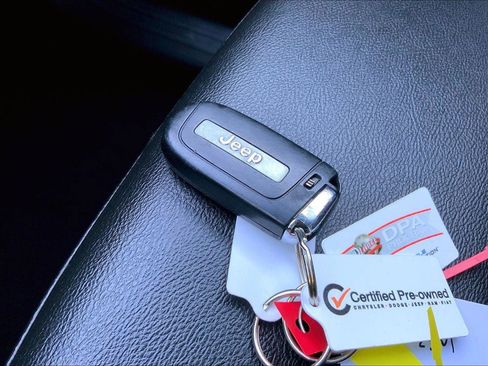 Certified 2024 Jeep Compass Latitude image 12