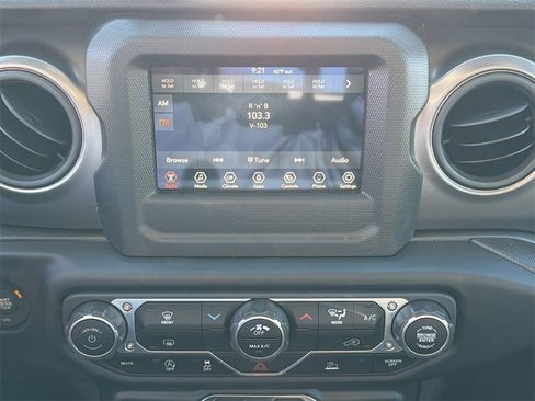 Used 2023 Jeep Gladiator Sport image 28