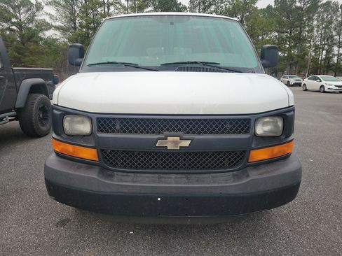 Used 2014 Chevrolet Express 2500 image 2