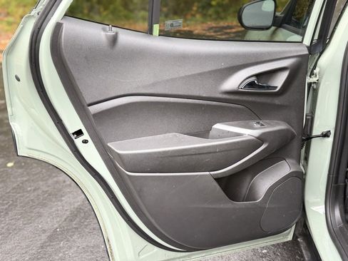 Used 2024 Chevrolet Trax RS w/ Sunroof Package image 15