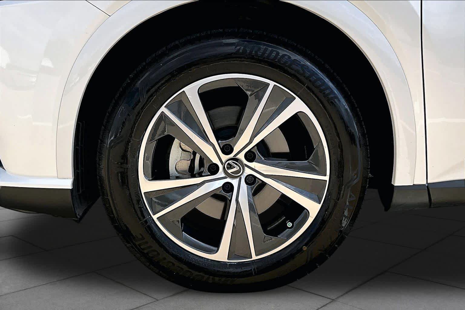 Used 2025 Lexus RX 350 Premium w/ Accessory Package (Z1) FWD image 11