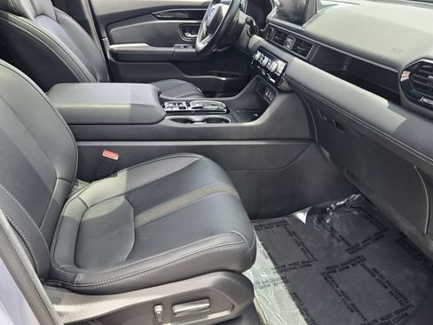 Used 2024 Honda Pilot Touring image 16