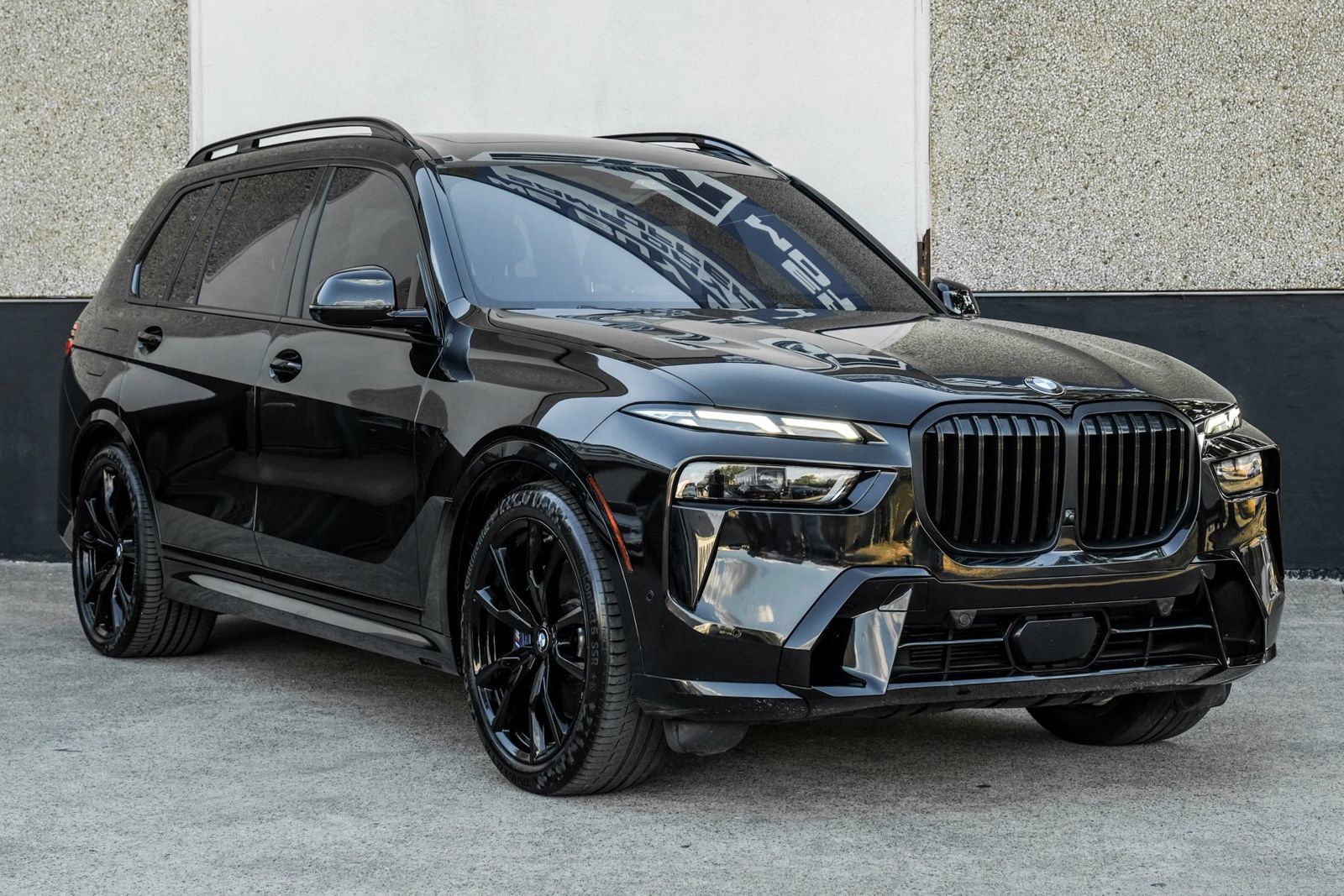 Used 2024 BMW X7 xDrive40i w/ M Sport Package AWD/4WD image 6