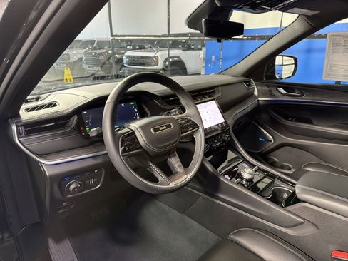 Used 2023 Jeep Grand Cherokee Overland w/ Luxury Tech Group IV image 25