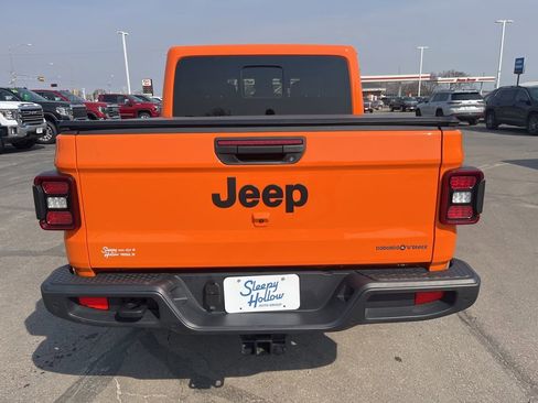 Used 2025 Jeep Gladiator Sport image 6
