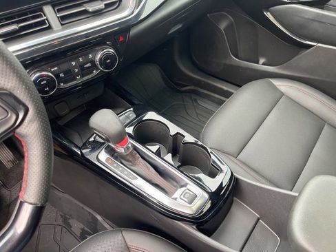 Used 2025 Chevrolet Trax RS w/ Sunroof Package image 27