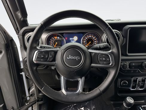 Used 2018 Jeep Wrangler Unlimited Sahara image 12