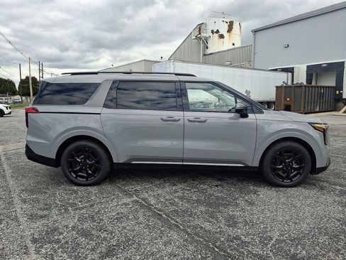 New 2026 Kia Carnival SX w/ SX Dark Edition Package FWD image 9