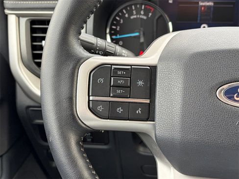 Used 2023 Ford Expedition XLT image 12