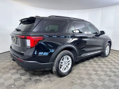 Used 2025 Ford Explorer Active image 3