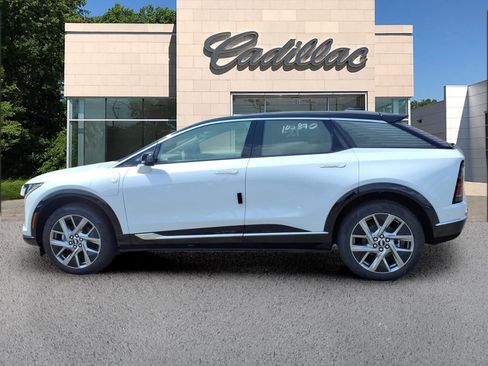 New 2027 Cadillac Optiq Luxury w/ LPO, Floor Liner Package AWD/4WD image 2