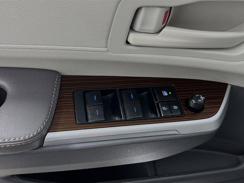 Used 2023 Toyota Sienna LE image 17